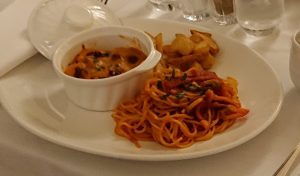 スパゲッティナポリタンとシーフードドリア