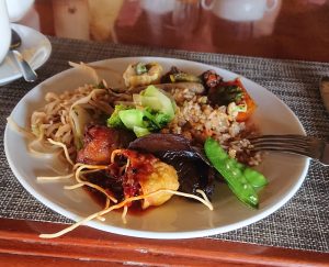 ビュッフェ形式のトゥゲ