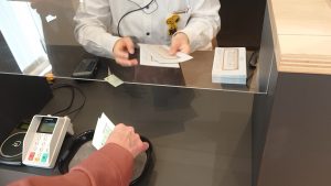 スヌーピーミュージアムの受付カウンター