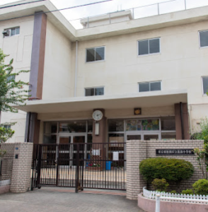 板橋区立蓮根（はすね）小学校の外観