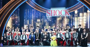 堂本光一さんが座長を務める伝説の舞台『Endless SHOCK』福岡博多公演の集合写真