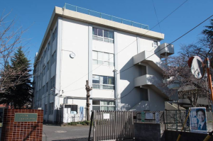 三鷹市立第二中学校の外観