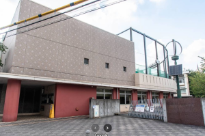 渋谷区立上原中学校の外観