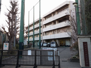 横浜市立六角橋（ろっかくばし）中学校の外観