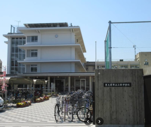 東大阪市立小阪中学校の外観