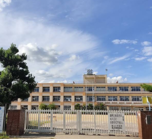 豊山町立豊山小学校の外観