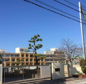豊山町立豊山中学校の外観