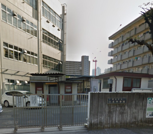 横浜市立鶴見中学校の外観