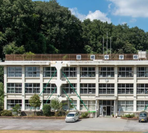 瑞穂町立瑞穂中学校の外観