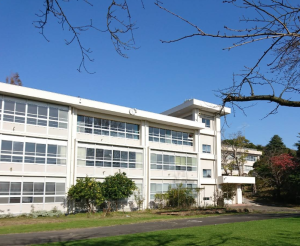 横須賀市立高坂小学校の外観