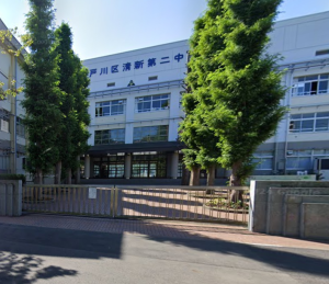 江戸川区立清新第二中学校の外観