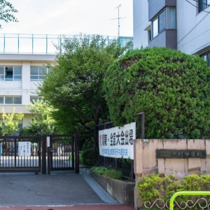 練馬区立中村中学校の外観