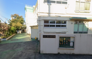 渋谷区立代々木中学校の外観