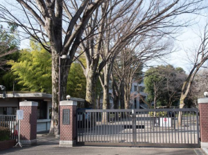 成蹊中学校の外観