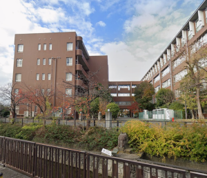 大阪府立八尾高等学校の外観