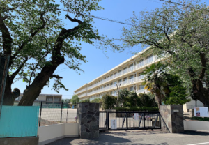 所沢市立南陵中学校の外観