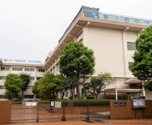 葛飾区立新小岩中学校の外観