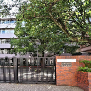 川村中学校の外観