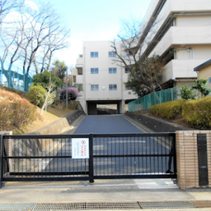 横浜市立獅子ヶ谷（ししがや）小学校の外観