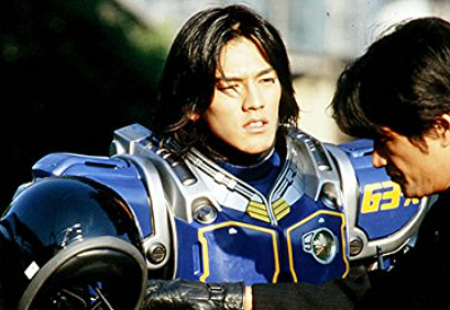 2001年、『仮面ライダーアギト』でG3・氷川誠を演じる要潤。一人の俳優として泥にまみれる覚悟が、その表情から滲み出ている。