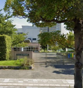 浦安市立日の出中学校の外観