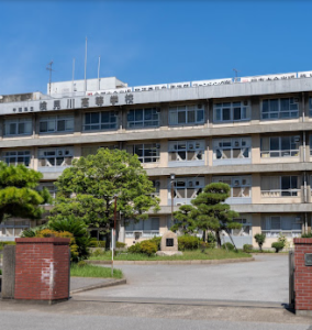 千葉県立検見川（けみがわ）高校の外観 