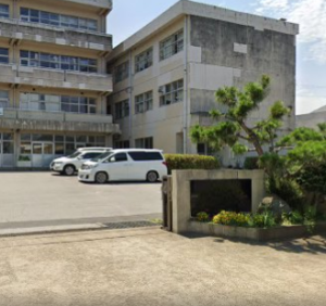 松戸市立六実（むつみ）中学校の外観