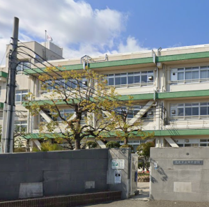 茨木市立南中学校の外観