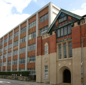 平安女学院高校の外観